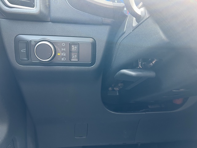 Vehicle image 28 of 32