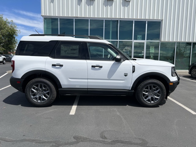 Vehicle image 4 of 32