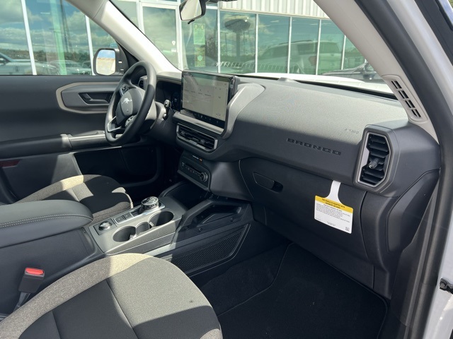 Vehicle image 21 of 32