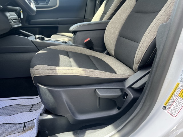 Vehicle image 10 of 32