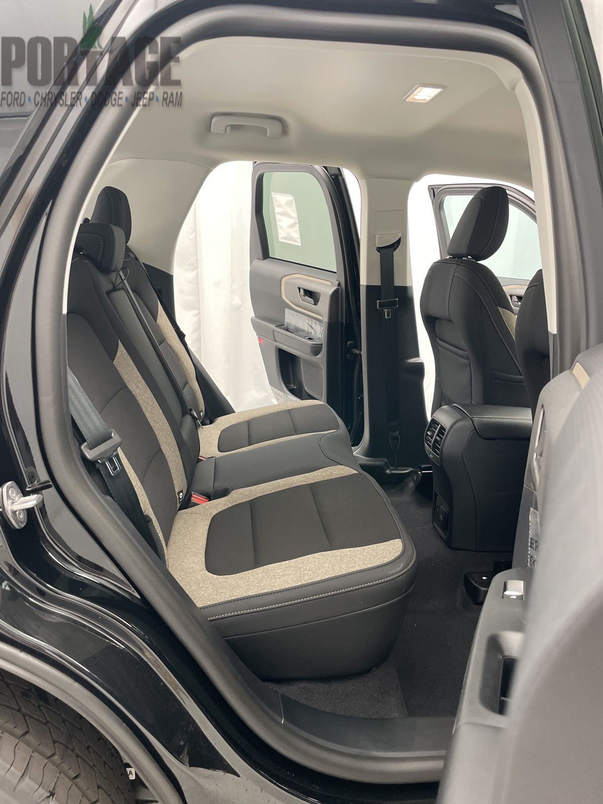 Vehicle image 16 of 39