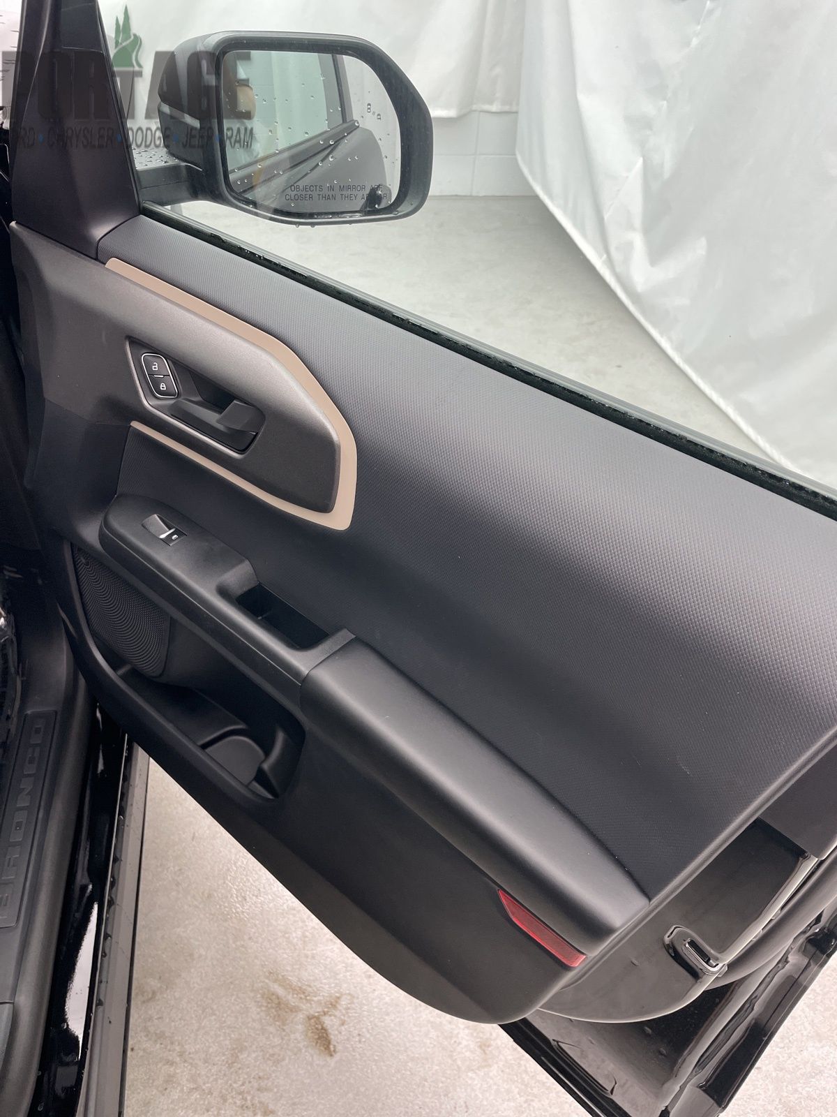 Vehicle image 25 of 39