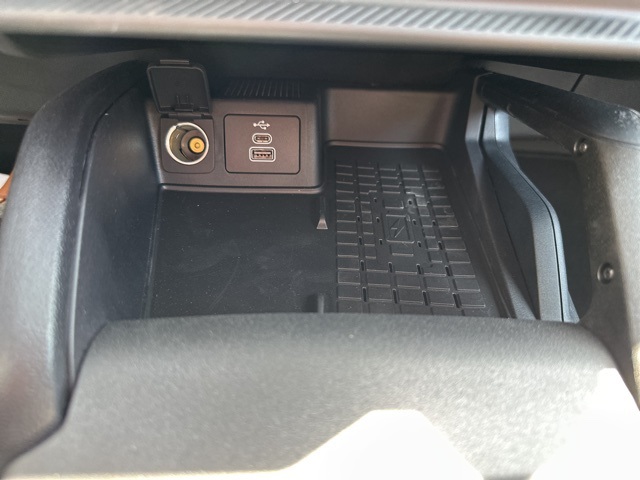 Vehicle image 35 of 39