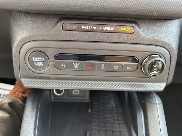 Vehicle image 34 of 39