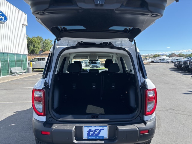 Vehicle image 14 of 28
