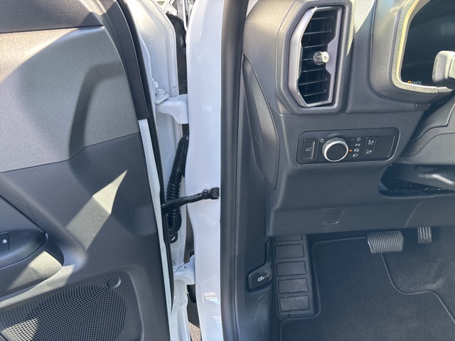 Vehicle image 18 of 28