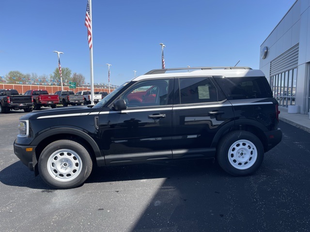 2025 Ford Bronco Sport Heritage Image 2 of 35