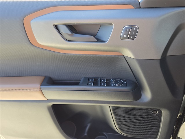 Vehicle image 16 of 16