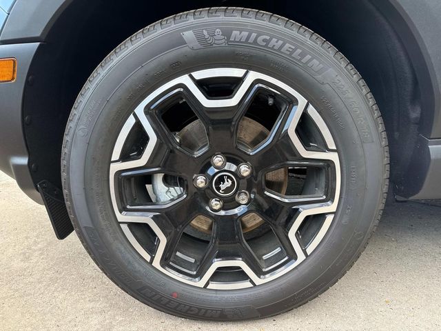 2025 Ford Bronco Sport Outer Banks Image 5 of 15