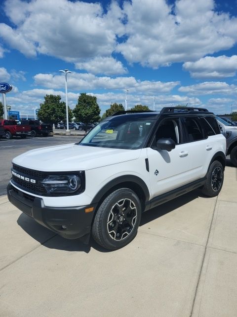 2025 Ford Bronco Sport Outer Banks Image 2 of 45