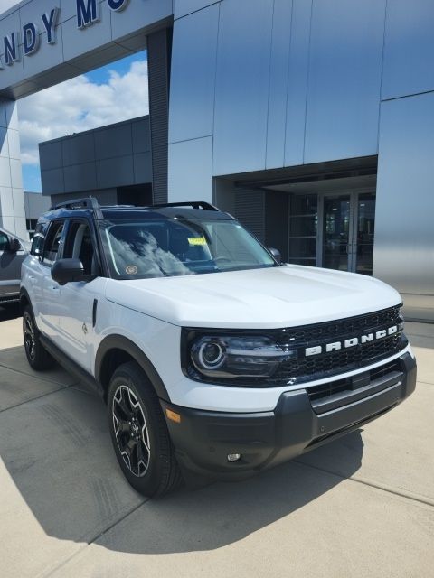 2025 Ford Bronco Sport Outer Banks Image 5 of 45