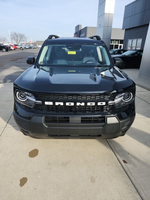 2025 Ford Bronco Sport Outer Banks Image 2 of 48