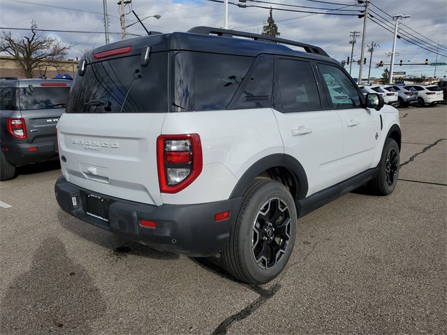 2025 Ford Bronco Sport Outer Banks Image 3 of 29