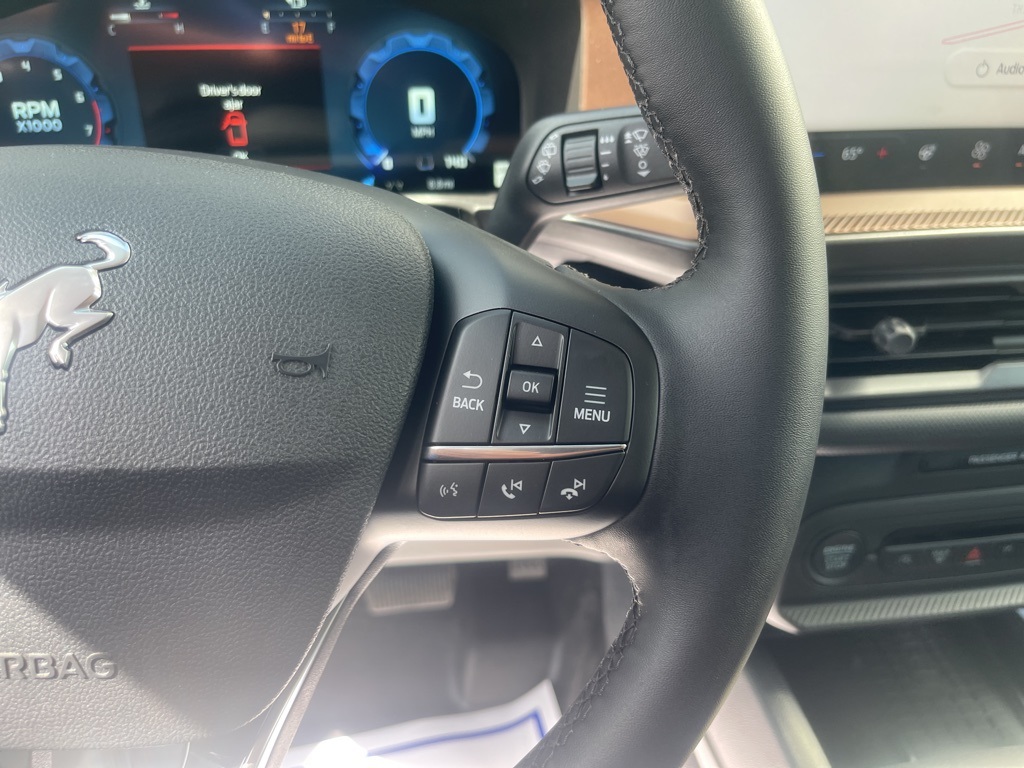 Vehicle image 18 of 41
