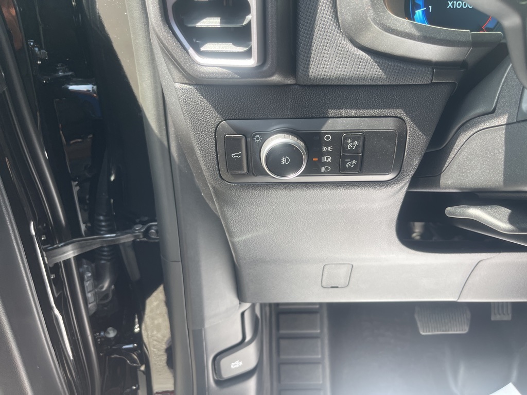 Vehicle image 35 of 41