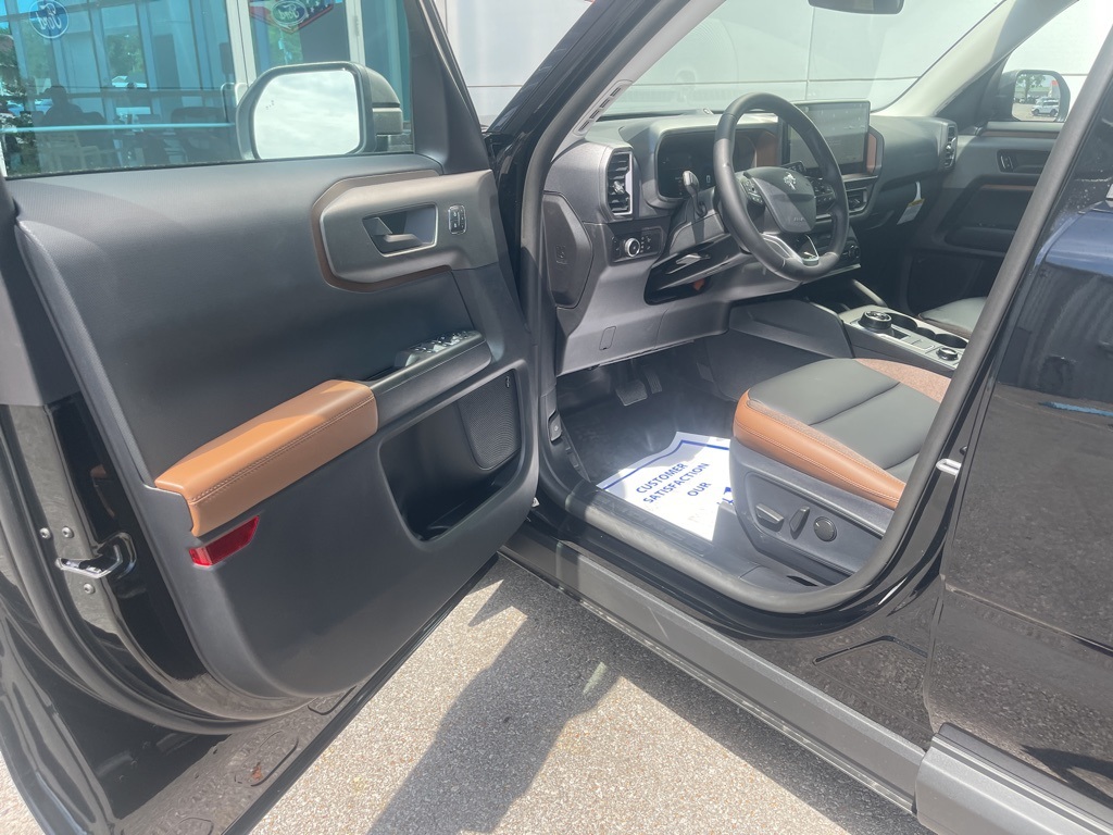 Vehicle image 17 of 41