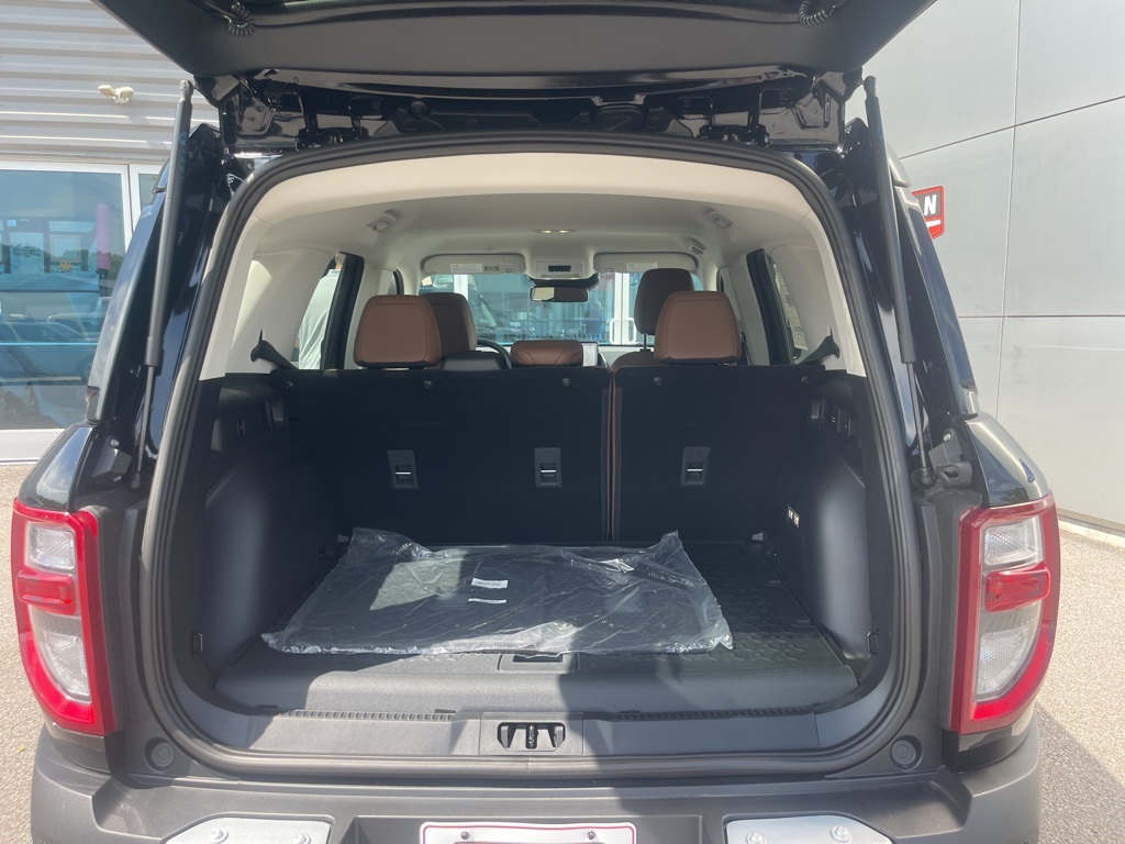 Vehicle image 9 of 41