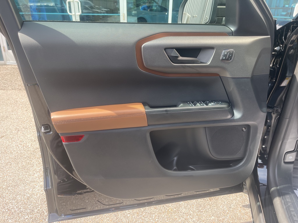 Vehicle image 25 of 41