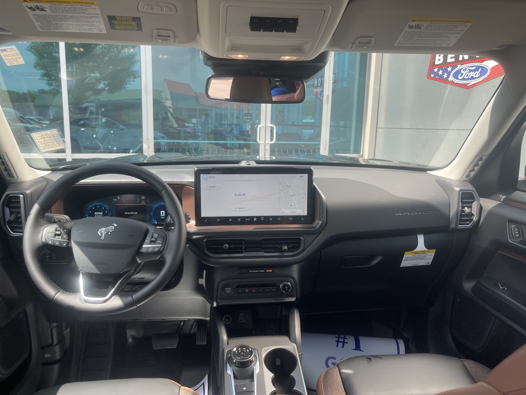Vehicle image 16 of 41