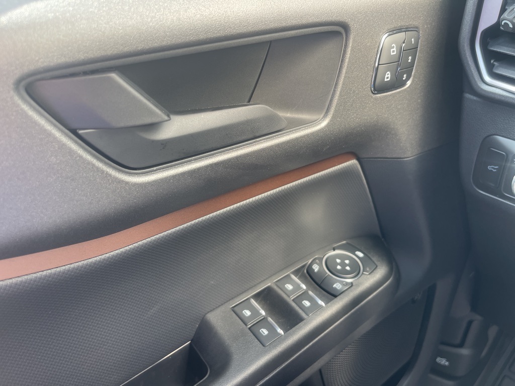 Vehicle image 24 of 41