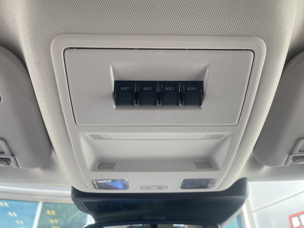 Vehicle image 37 of 41