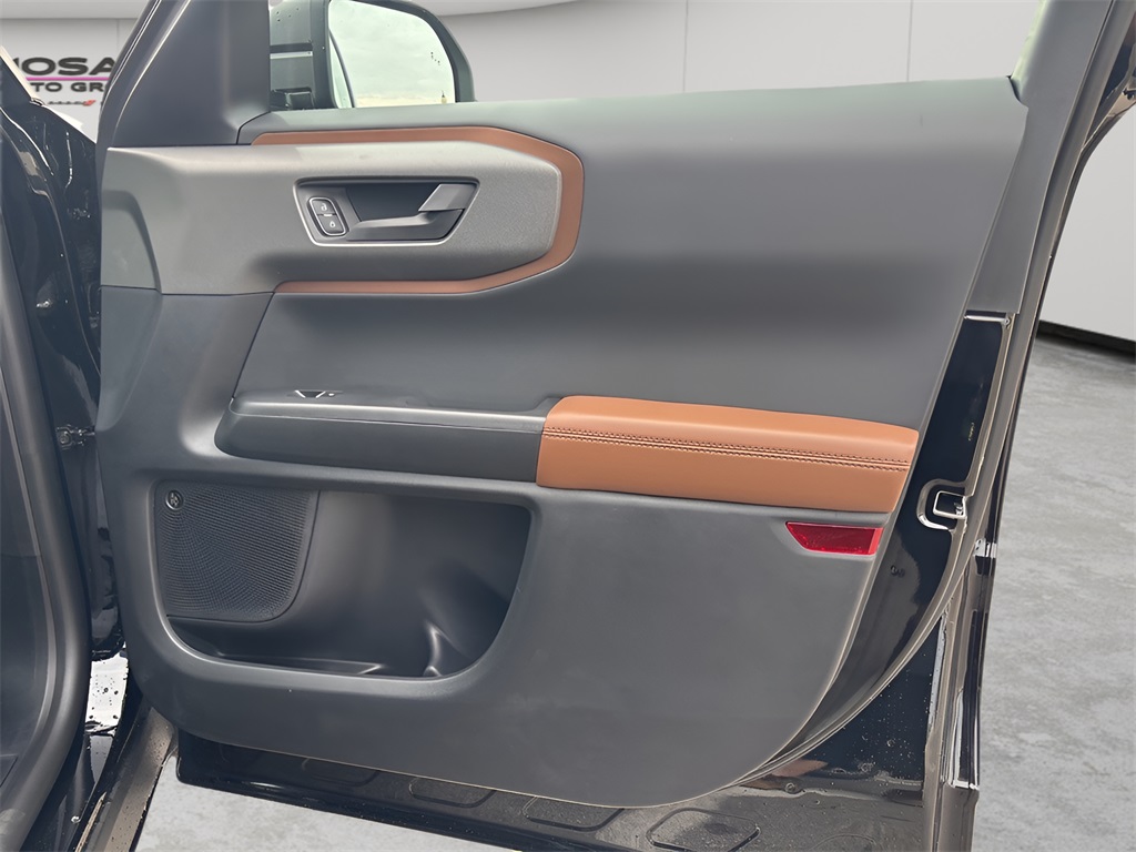 Vehicle image 28 of 40