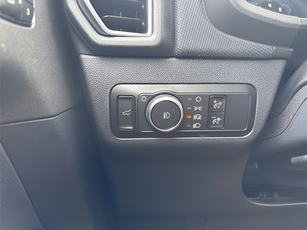 Vehicle image 33 of 40