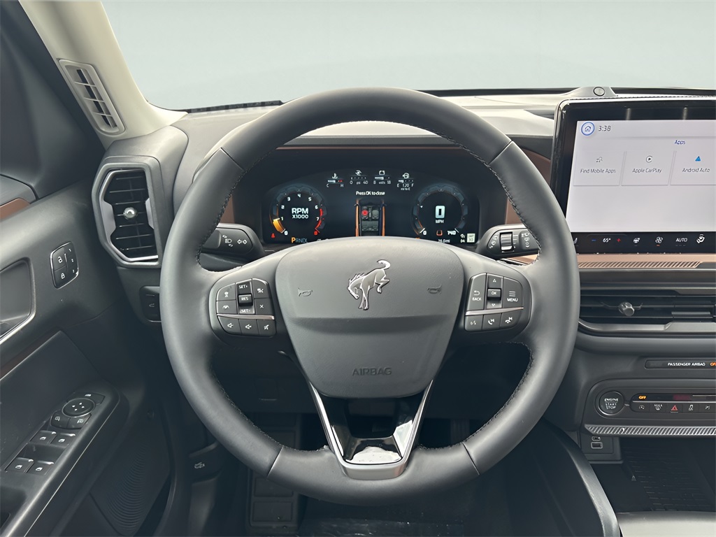 Vehicle image 32 of 40