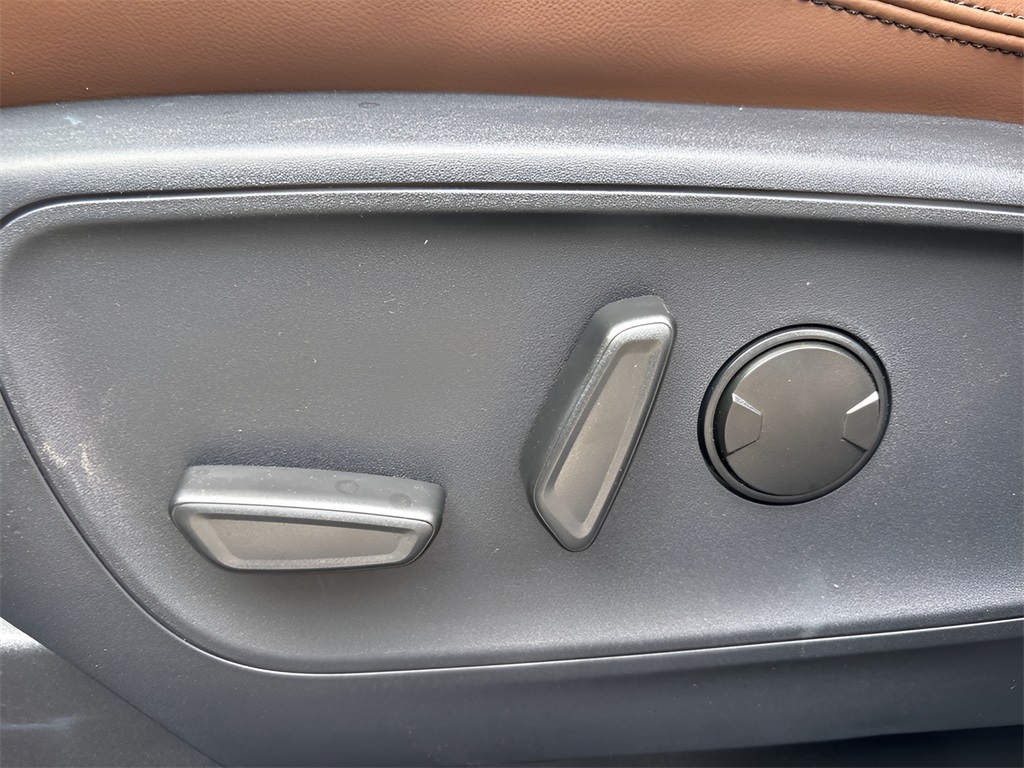 Vehicle image 29 of 40