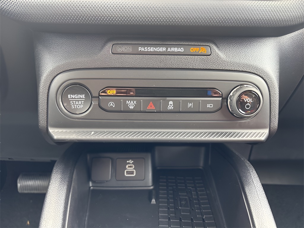 Vehicle image 39 of 40