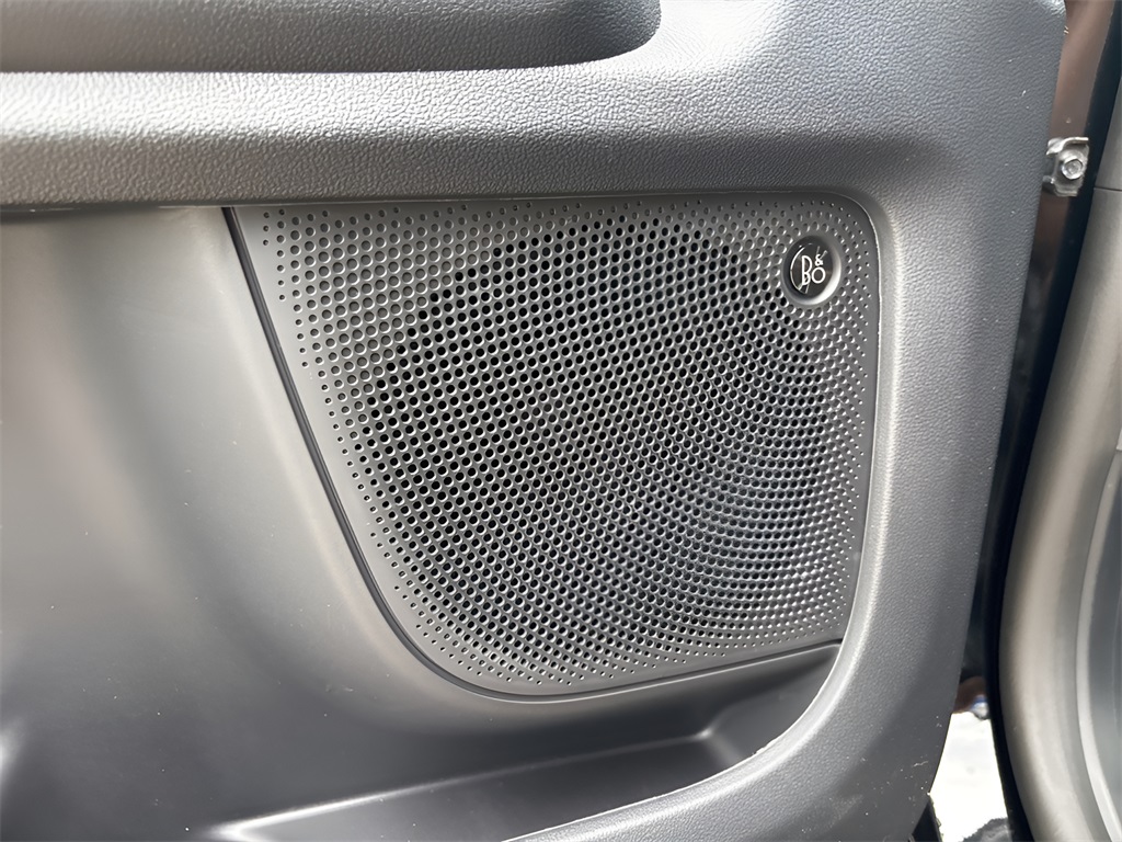 Vehicle image 34 of 40