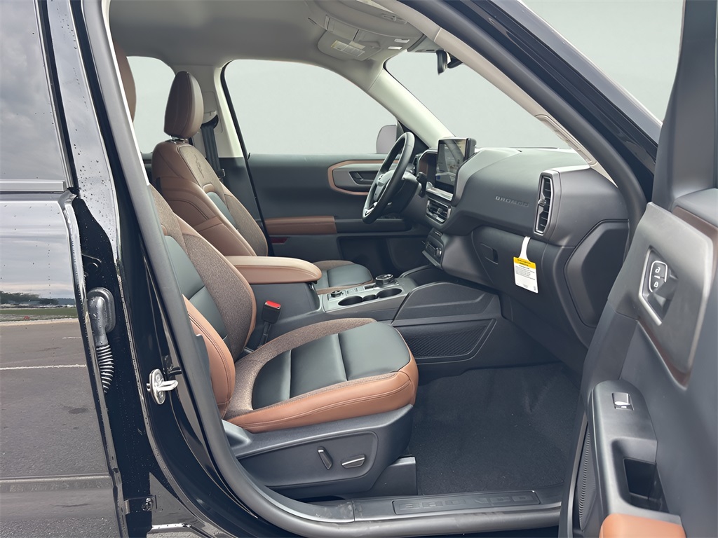 Vehicle image 14 of 40