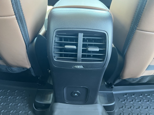 Vehicle image 27 of 35