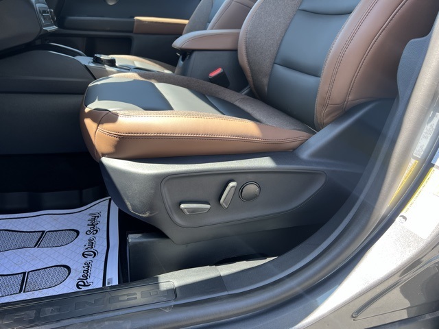Vehicle image 33 of 35