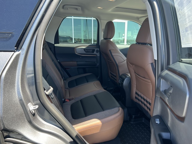 Vehicle image 11 of 35