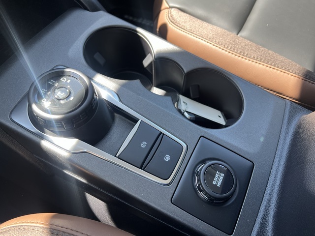 Vehicle image 25 of 35