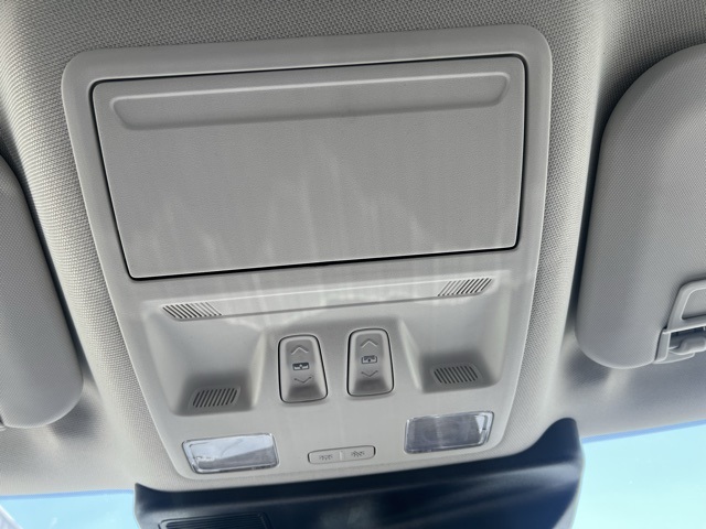 Vehicle image 28 of 35