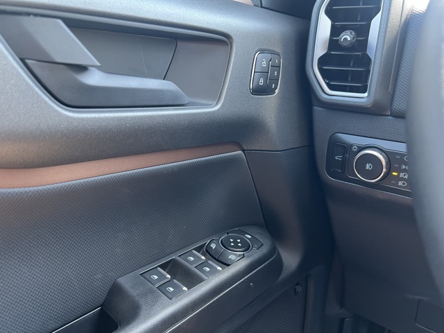 Vehicle image 30 of 35