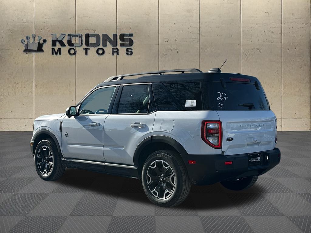 2025 Ford Bronco Sport Outer Banks Image 3 of 35