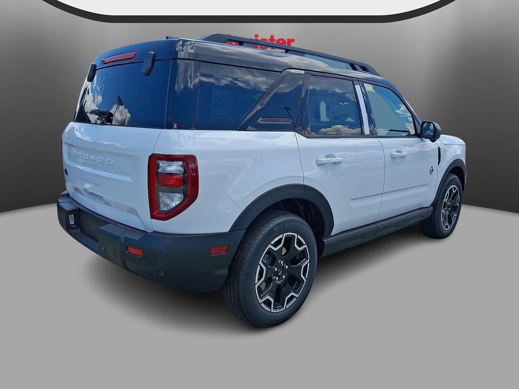 2025 Ford Bronco Sport Outer Banks Image 3 of 14