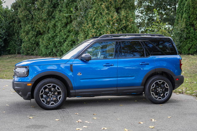 2025 Ford Bronco Sport Outer Banks Image 3 of 55