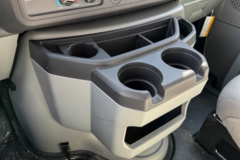 2025 Ford E-Series Base Image 24 of 30