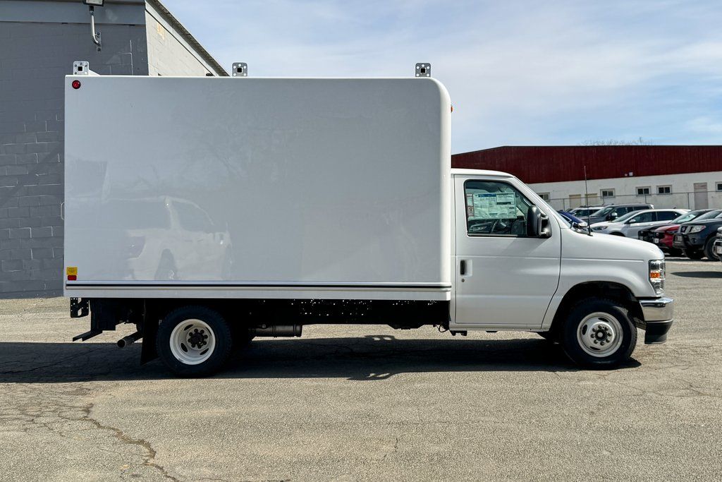 2025 Ford E-Series Base Image 4 of 30