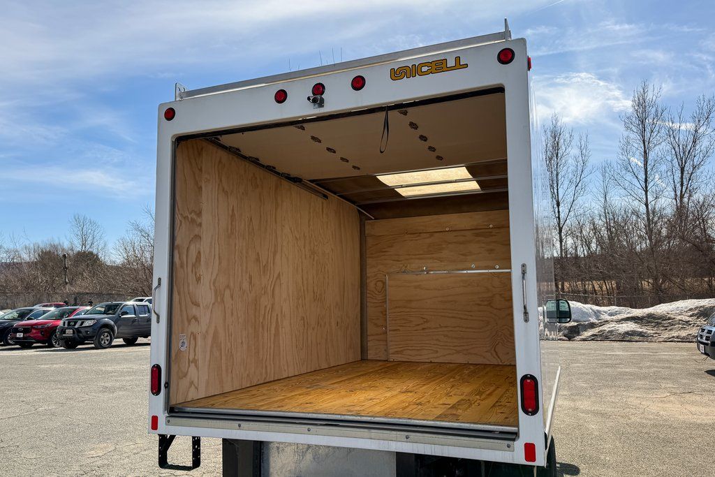 2025 Ford E-Series Base Image 10 of 30