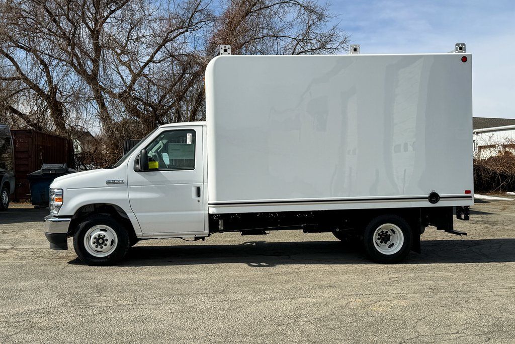 2025 Ford E-Series Base Image 7 of 30
