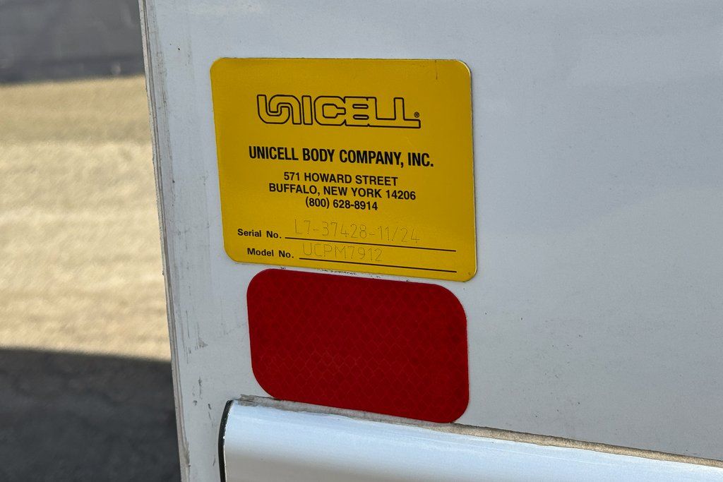 2025 Ford E-Series Base Image 19 of 30