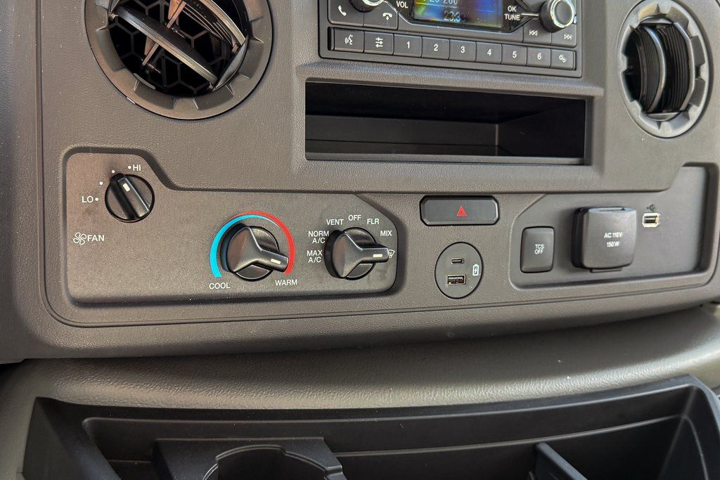 2025 Ford E-Series Base Image 27 of 30