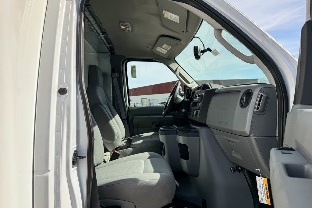 2025 Ford E-Series Base Image 11 of 30