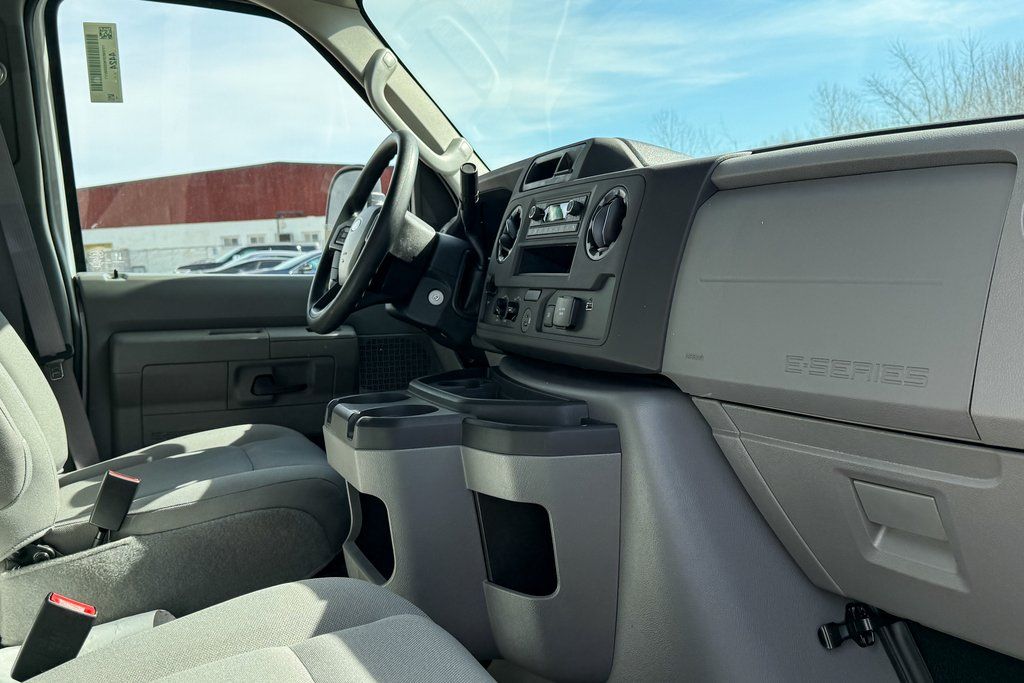 2025 Ford E-Series Base Image 13 of 30