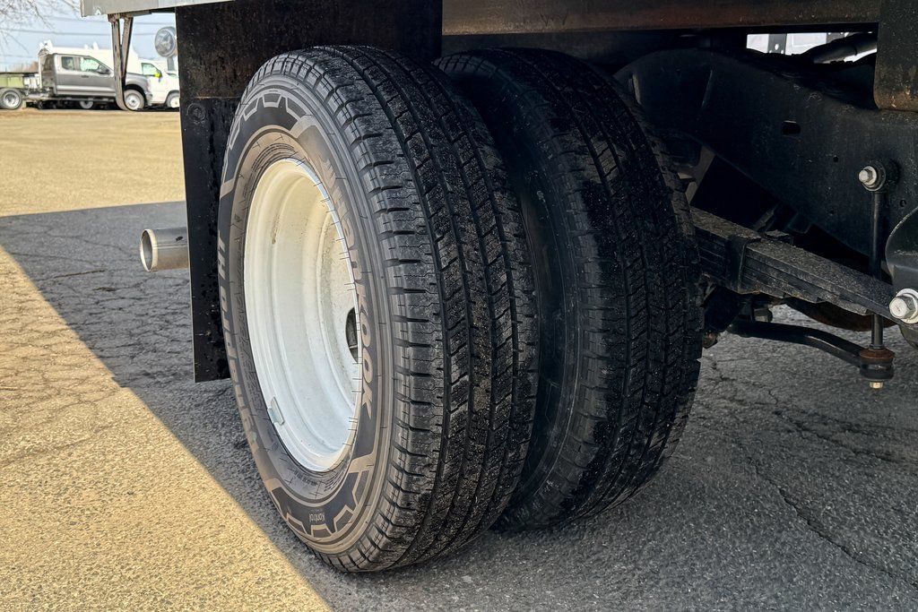 2025 Ford E-Series Base Image 8 of 30